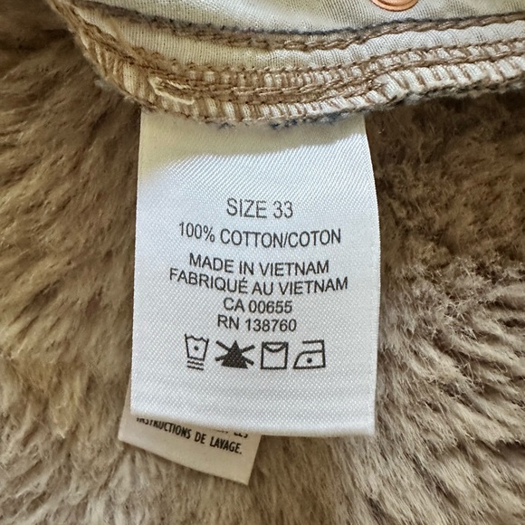 Like new on trend distressed denim shorts - Picture 4 of 4